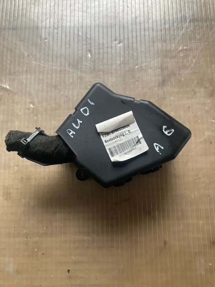 Audi A6 Allroad C6 (2006 - 2008) 0706526856 Блок предохранителей — фото 2