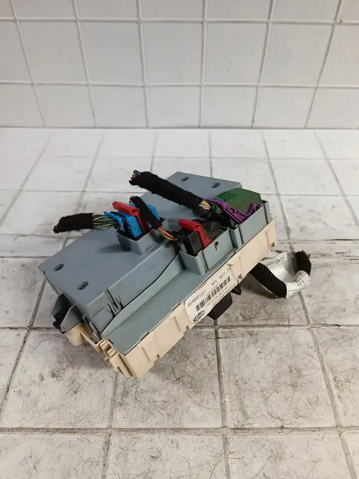 Alfa Romeo 147 (2004 - 2010)  60698107 Блок предохранителей