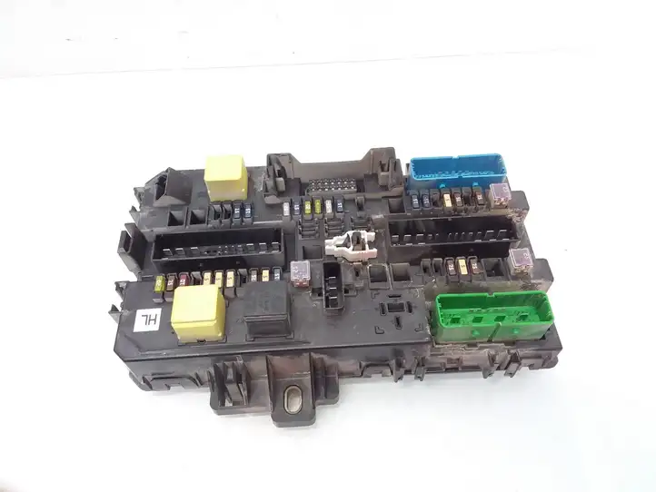 Opel Astra (2004 - 2009)  13206763 Блок предохранителей