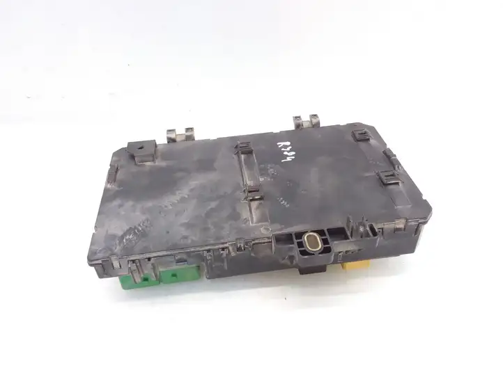 Opel Astra (2004 - 2009)  13206763 Блок предохранителей