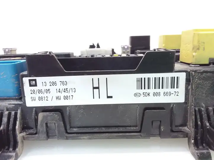 Opel Astra (2004 - 2009)  13206763 Блок предохранителей