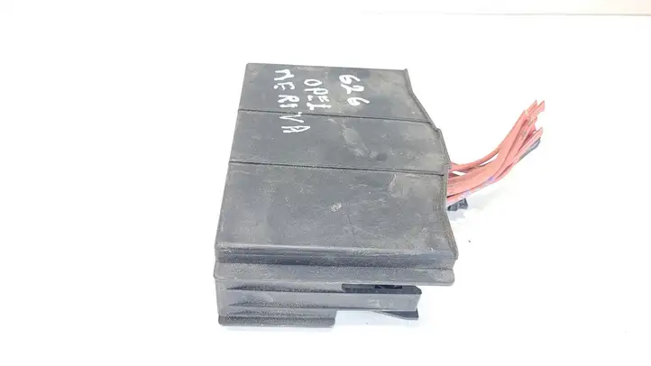 Opel Meriva (2002 - 2006)  90589541 Блок предохранителей