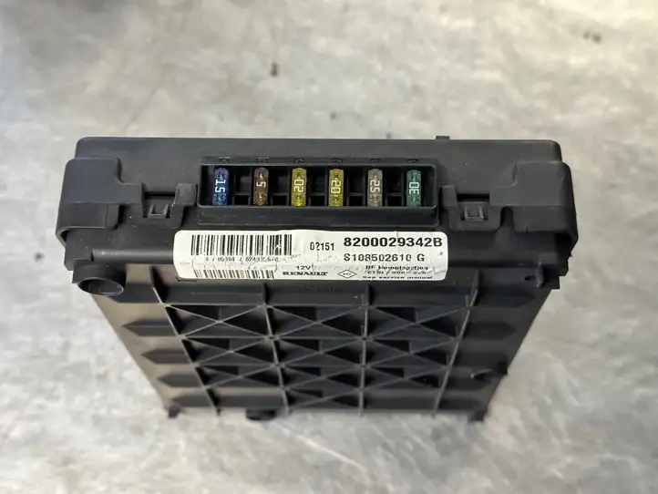 Renault Scenic I (1996 - 2003)  8200029342B Блок предохранителей