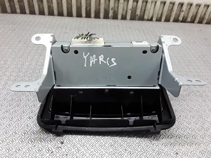 Toyota Yaris Verso (1999 - 2005) 8611052030 Магнитола / мультимедийная система — фото 3