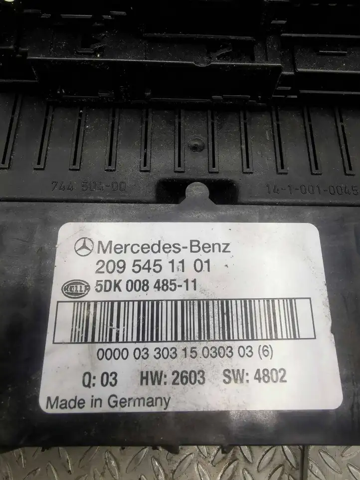 Mercedes-Benz CLK A209,C209 (2002 - 2009) 2095451101 Блок предохранителей — фото 5