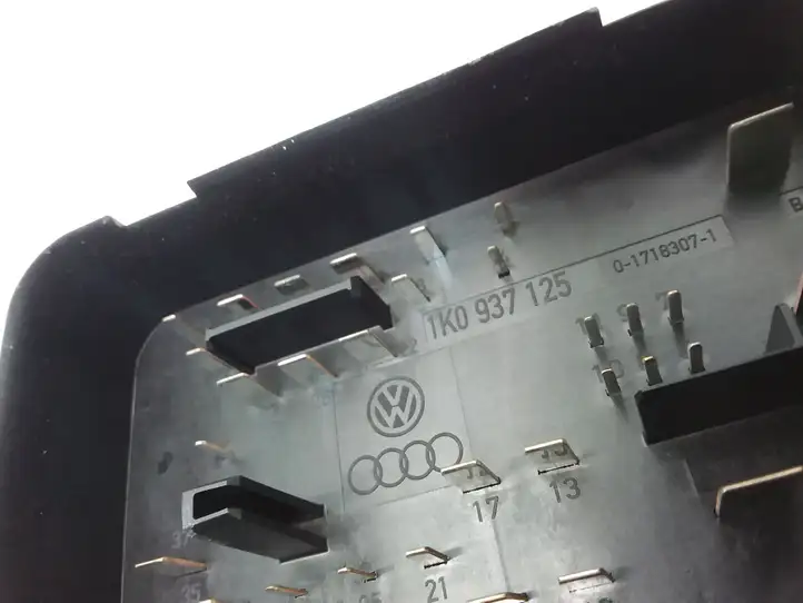 Volkswagen Jetta V (2005 - 2010) 1K0937125 Блок предохранителей — фото 5