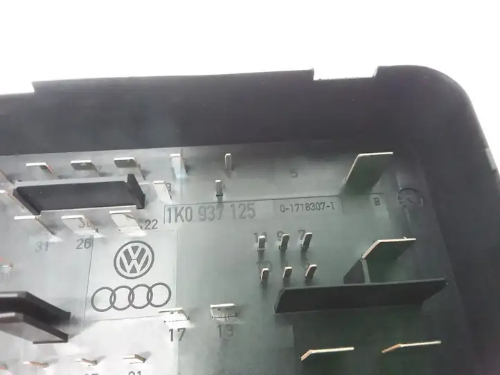 Audi A3/S3 8P (2004 - 2008) 1K0937125 Блок предохранителей — фото 4