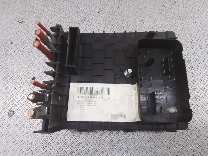 Volkswagen Touran I (2003 - 2010)  1K0937806D Блок предохранителей