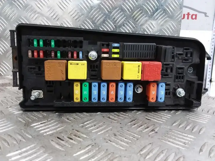 Opel Vectra C (2002 - 2005) 13205804 Блок предохранителей — фото 3