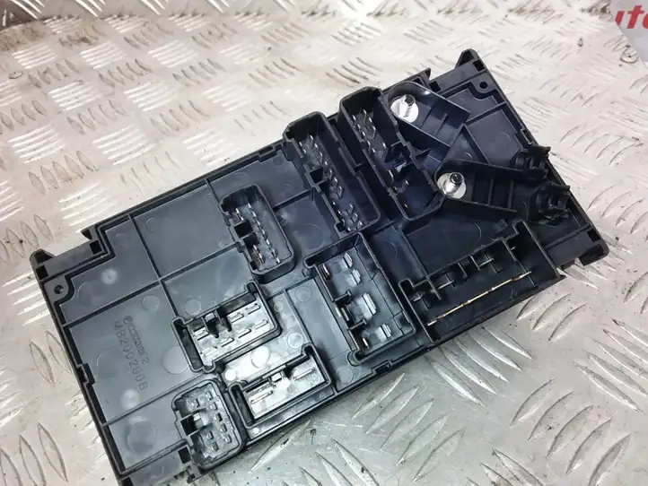 Subaru Legacy (2003 - 2009)  82241AG070 Блок предохранителей
