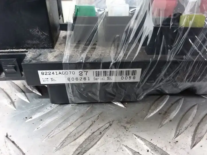 Subaru Legacy (2003 - 2009)  82241AG070 Блок предохранителей