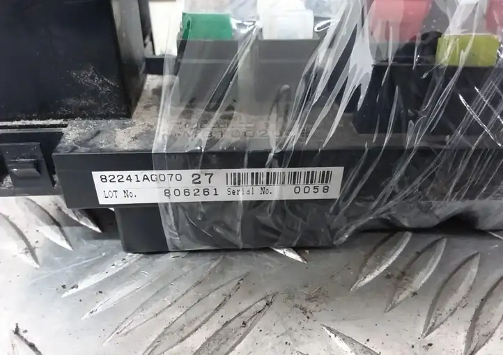 Subaru Legacy (2003 - 2009)  82241AG070 Блок предохранителей