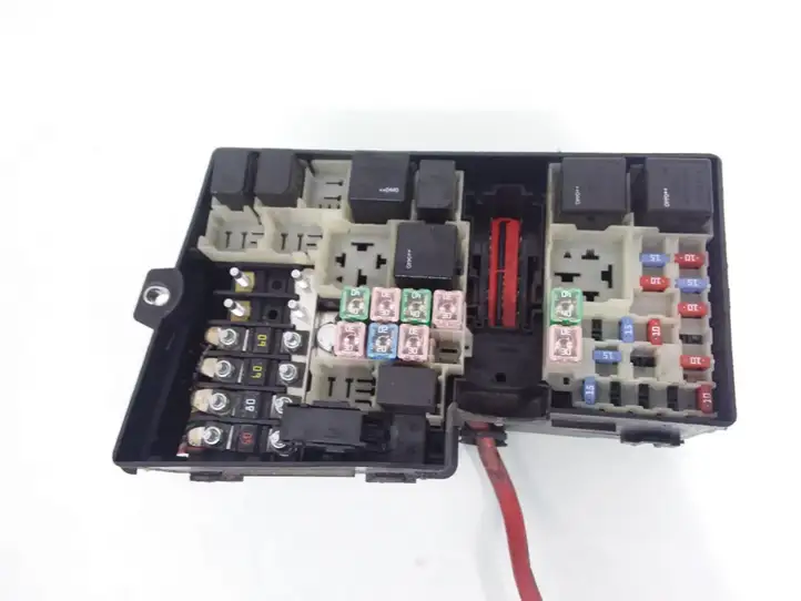 Volvo V50 (2004 - 2008)  30737030 Блок предохранителей