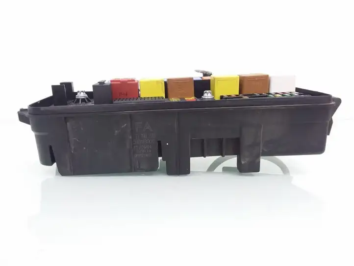 Opel Signum (2002 - 2008)  13190370 Блок предохранителей