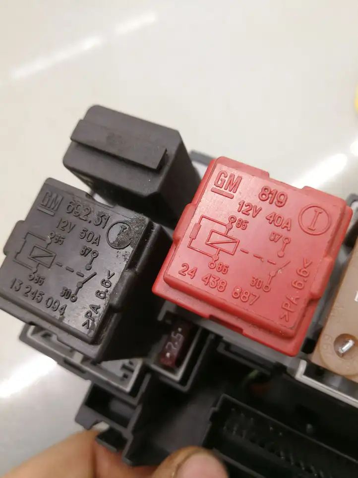 Opel Corsa D (2006 - 2010) 13246916 Блок предохранителей — фото 4