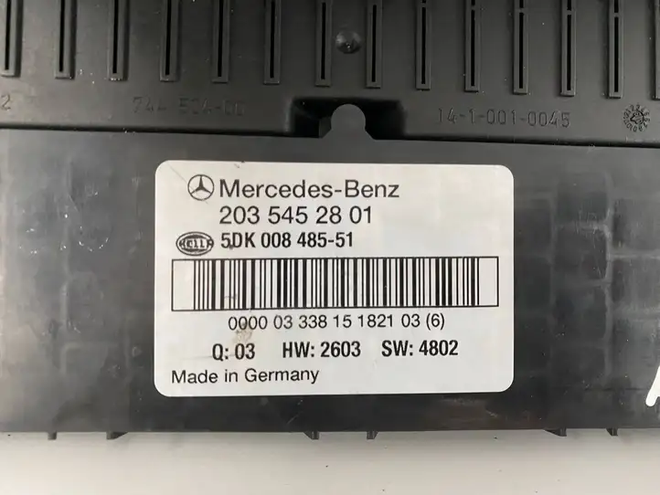 Mercedes-Benz C W203 (2000 - 2007) 2035452801 Блок предохранителей — фото 6