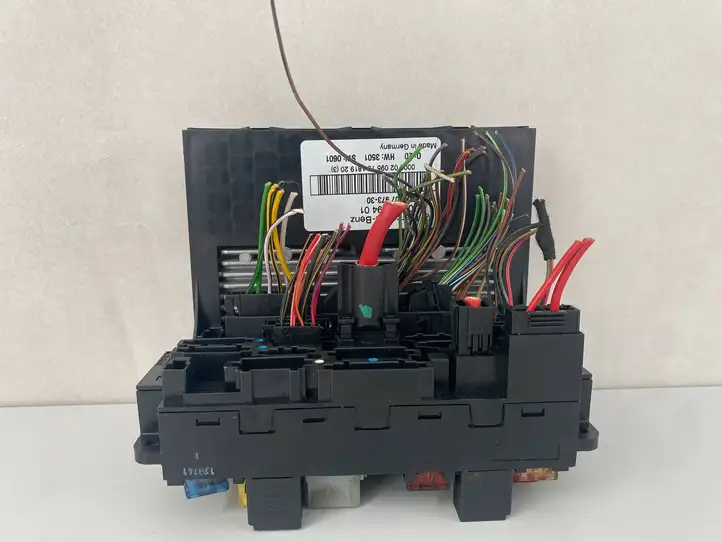 Mercedes-Benz C W203 (2000 - 2007) 0025459401 Блок предохранителей (комплект) — фото 5