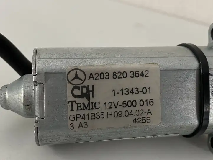 Mercedes-Benz C W203 (2000 - 2007) A2038203642 Электродвигатель сиденья — фото 4