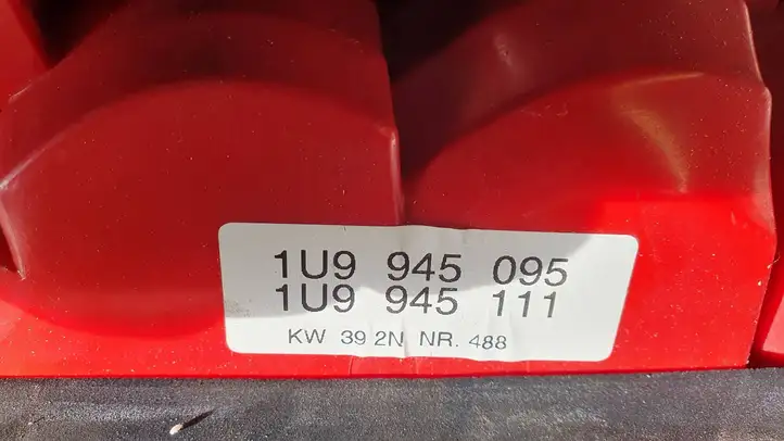 Skoda Octavia Mk1 (1U) (1996 - 2004) 1U9945095 Задний фонарь в кузове — фото 3