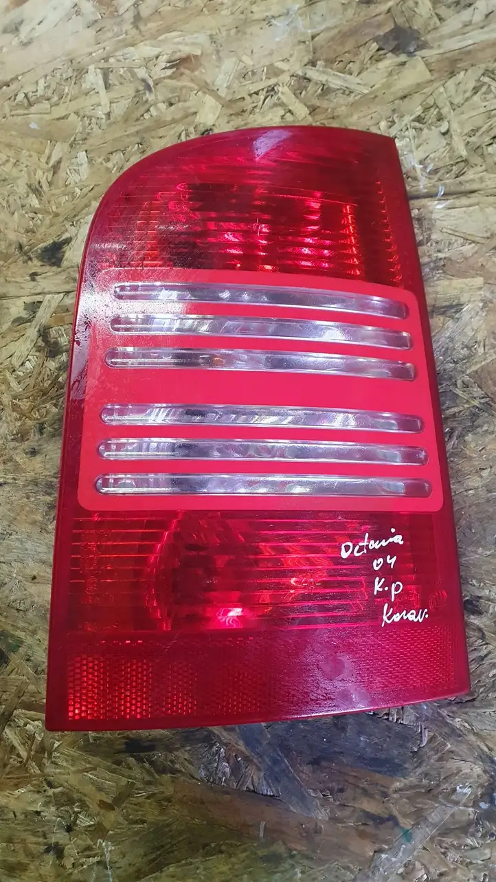 Skoda Octavia Mk1 (1U) (1996 - 2004) 1U9945095B Задний фонарь в кузове — фото 1