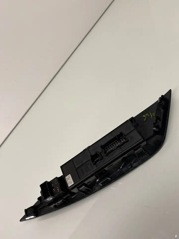 Nissan Leaf I (ZE0) (2010 - 2017) 254013NA0B Блок кнопок стеклоподъемников — фото 5