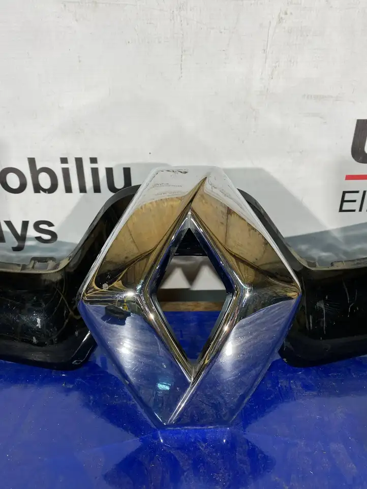Renault Clio IV (2012 - 2019) 628909470R Верхняя решетка радиатора — фото 5