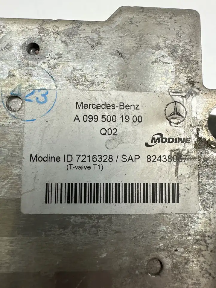 Mercedes-Benz GLC X253/C253 (2015 - ) A0995001900 Радиатор масла двигателя — фото 3
