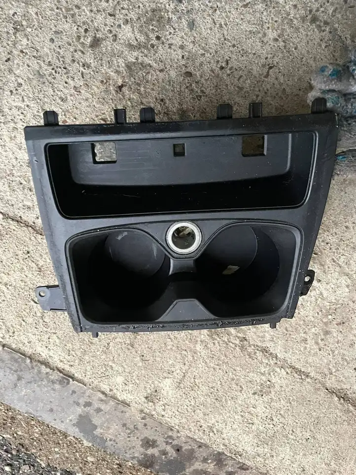 BMW 1 F20 F21 (2011 - 2019) 9207321 Передний подстаканник — фото 1