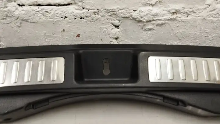 Mercedes-Benz GLS X166 (2015 - 2019) A1666900401 Отделка порога багажника — фото 4