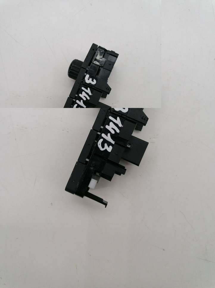 Audi A6 (2001 - 2004)  4B0919719B Мултифункционный включатель управления / ручка