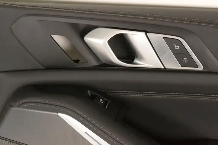 BMW X5 G05 (2018 - ) Обшивка передней двери — фото 5