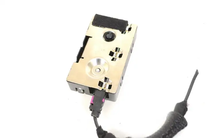 Mercedes-Benz GLC X253/C253 (2015 - ) A2059051205 Усилитель антенны — фото 3