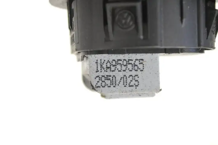 Volkswagen Scirocco (2008 - 2014) 1K8867256 Кнопка фаркопа в багажнике — фото 5