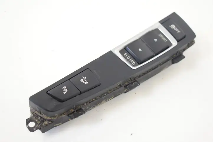 BMW X3 F25 (2010 - 2017) 9240293 Кнопка фаркопа в багажнике — фото 4