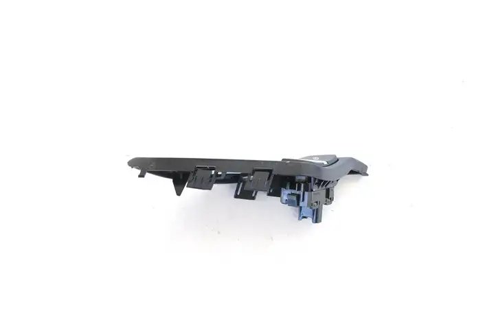 BMW X5 F15 (2013 - 2017) 7486223 Кнопка фаркопа в багажнике — фото 2