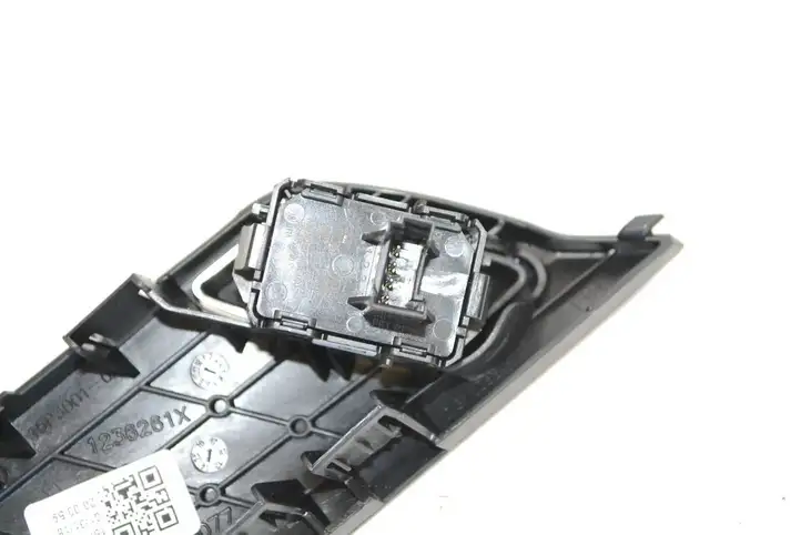 BMW X5 F15 (2013 - 2017) 7486223 Кнопка фаркопа в багажнике — фото 4