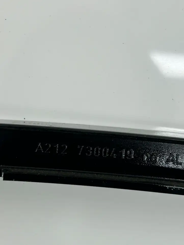 Mercedes-Benz E W212 (2009 - 2016) a2127300419 Накладка стекла задней двери — фото 2