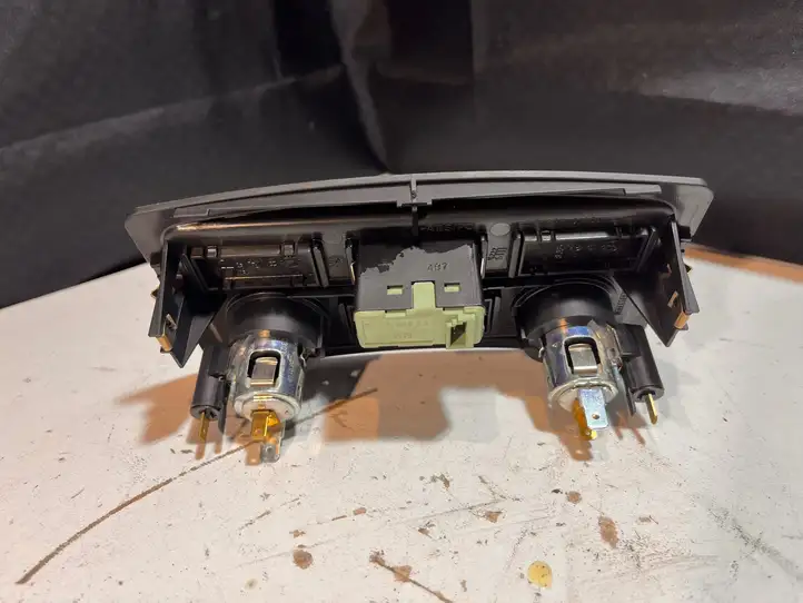 BMW 5 E60 E61 (2004 - 2010) 7034100 Накладка заднего прикуривателя — фото 5