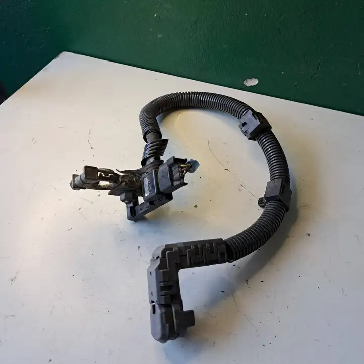 Toyota Corolla Verso AR10 (2004 - 2009) 2815028010 Плюсовой провод аккумулятора — фото 1