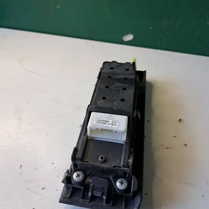 Toyota Corolla Verso AR10 (2004 - 2009) 848200F01000 Блок кнопок стеклоподъемников — фото 1