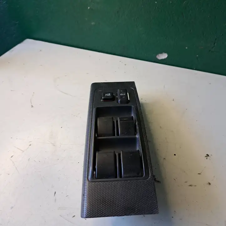 Toyota Corolla Verso AR10 (2004 - 2009) 848200F01000 Блок кнопок стеклоподъемников — фото 2