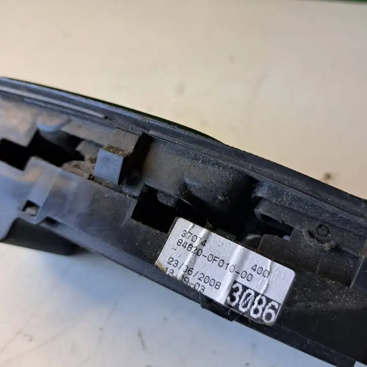 Toyota Corolla Verso AR10 (2004 - 2009) 848200F01000 Блок кнопок стеклоподъемников — фото 3
