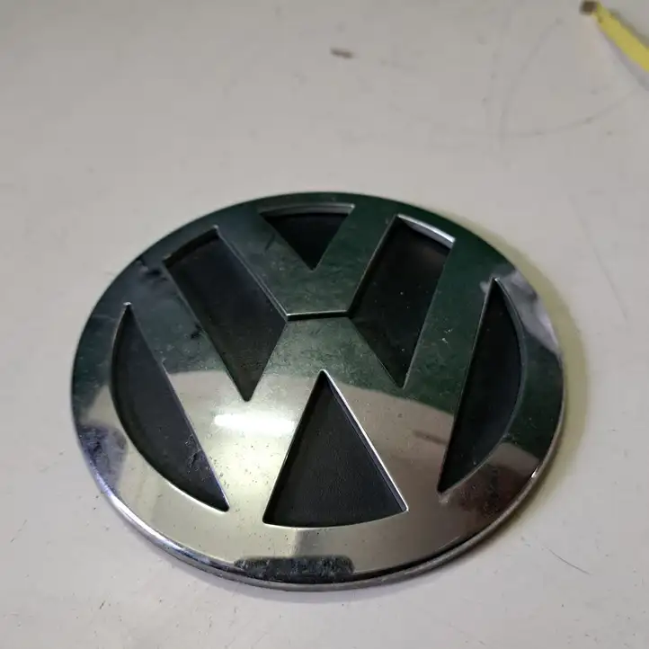 Volkswagen PASSAT B6 (2005 - 2010) Эмблема производителя — фото 4
