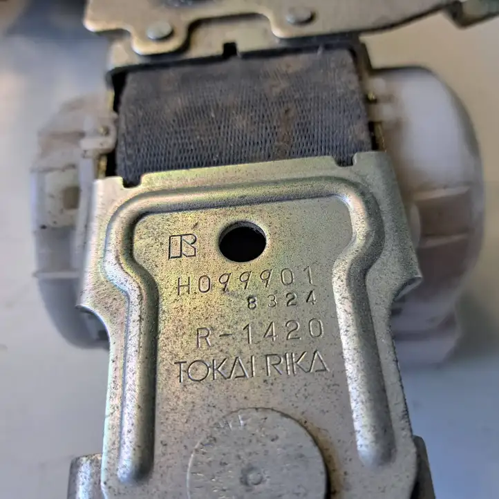 Toyota Corolla Verso AR10 (2004 - 2009) H099901 Центральный ремень безопасности — фото 3