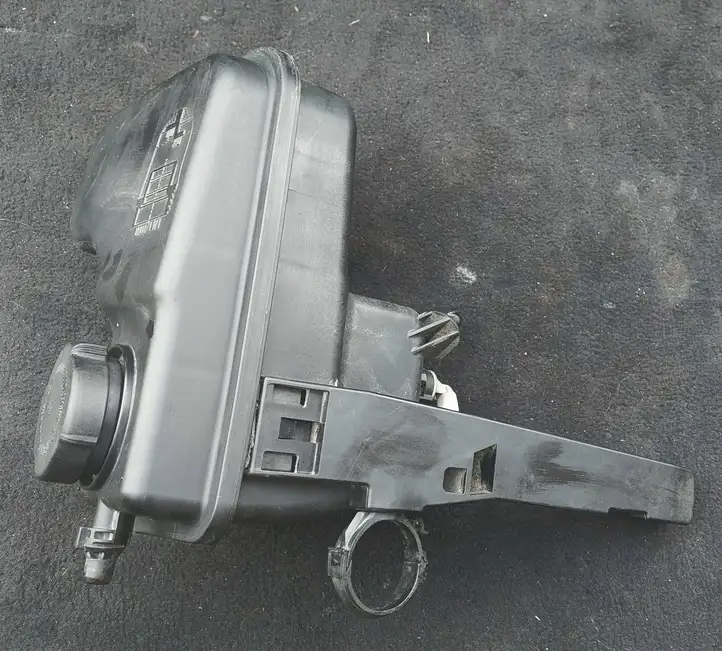 BMW 5 E60 E61 (2004 - 2010) 7785560 Расширительный бачок — фото 1