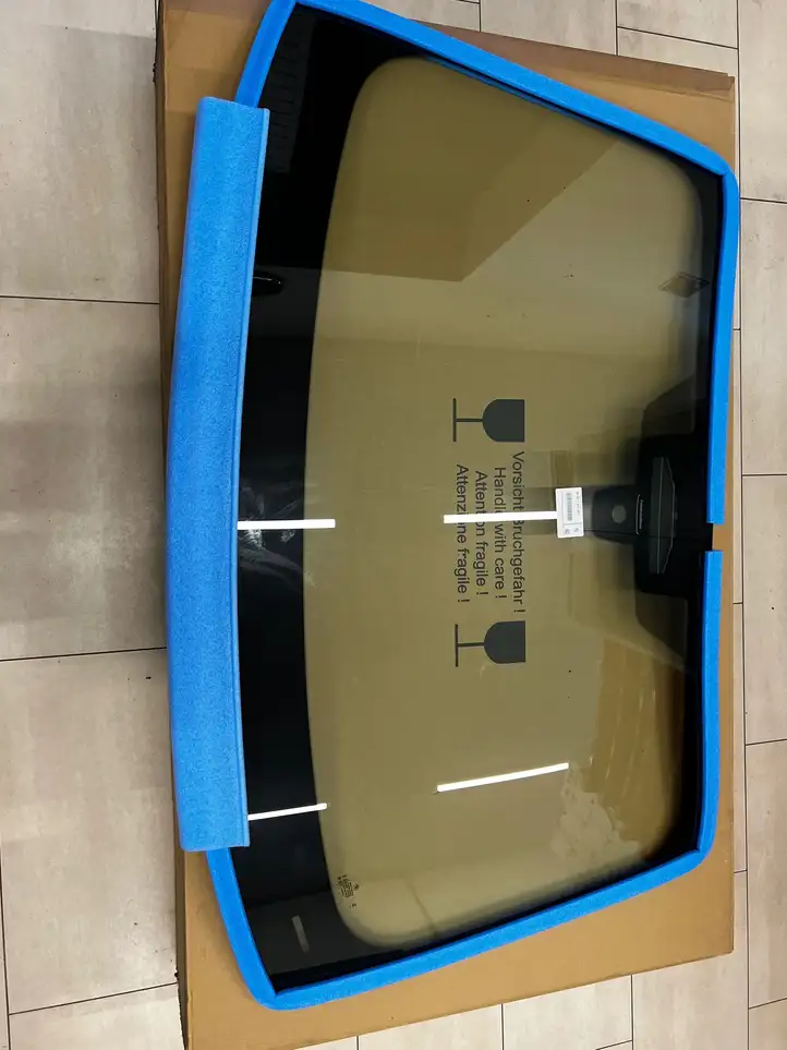 BMW 3 G20 G21 (2019 - ) 51317477267 Переднее стекло — фото 1