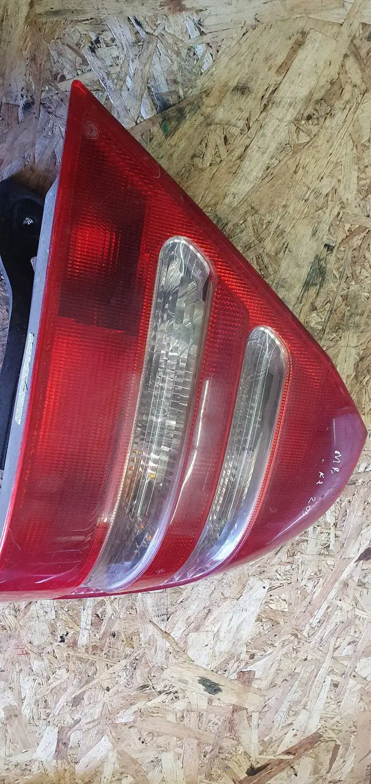 Mercedes-Benz C W203 (2000 - 2007) 2038200264 Задний фонарь в кузове — фото 3