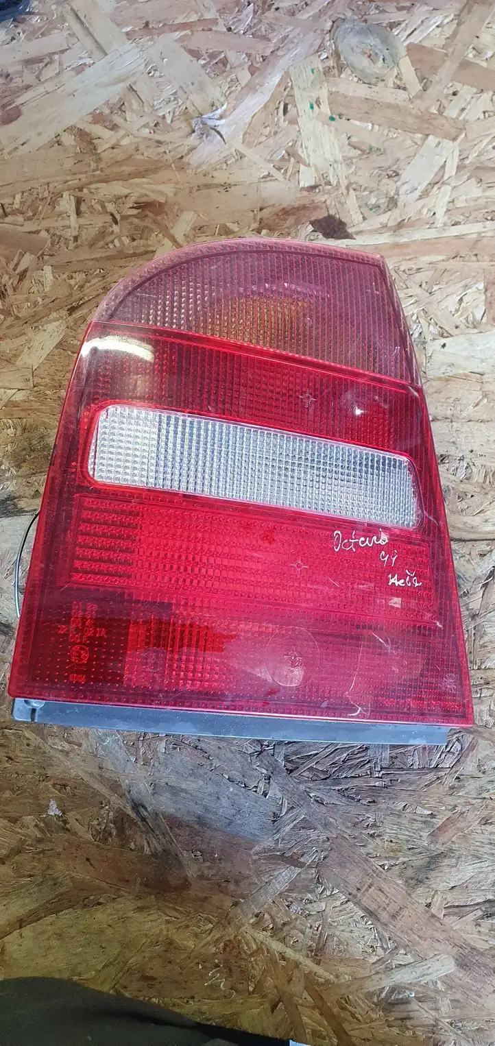 Skoda Octavia Mk1 (1U) (1996 - 2004) 1U6945111 Задний фонарь в кузове — фото 1