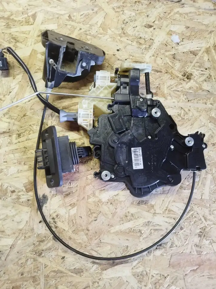Volkswagen Caddy (2010 - 2015) 2K0843653BF Замок раздвижной двери — фото 1