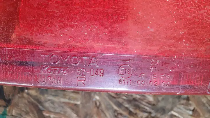 Toyota Yaris (1999 - 2003) 52049 Задний фонарь в кузове — фото 4